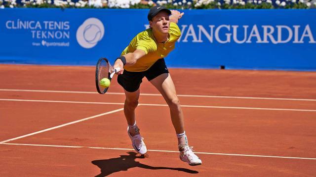 sinner-barcelona-2023-wednesday-forehand.jpg