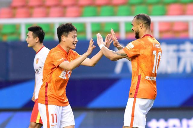 九游体育-【中超】福布斯点射+绝杀 武汉长江2比1河北两连胜