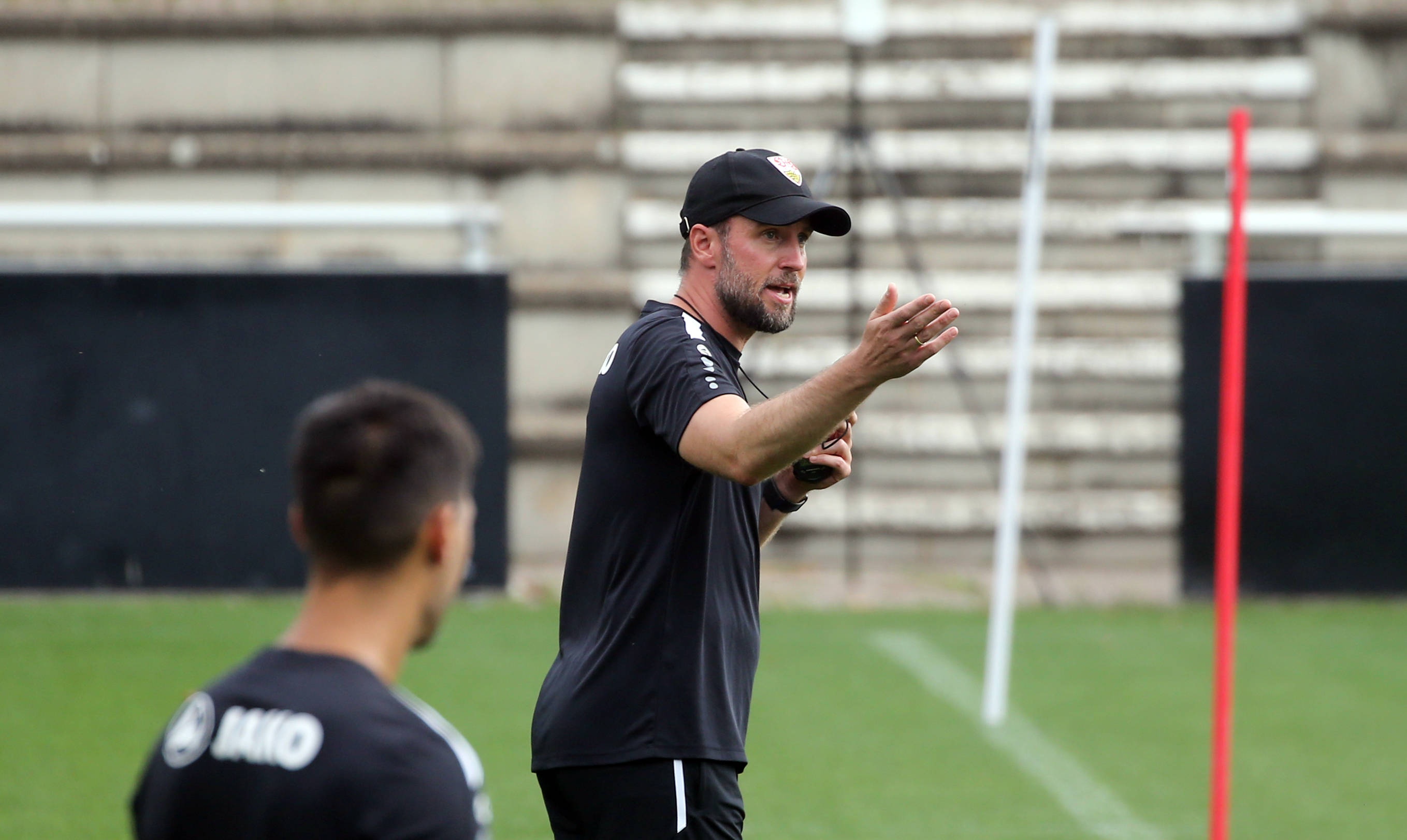 博鱼游戏-斯图加特主帅：我们有很多机会但没把握住，罗马很少被压制成这样